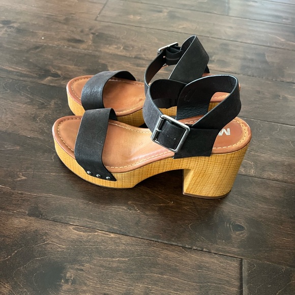 MIA Black Heeled Sandals with Wooden Platform - Picture 1 of 5